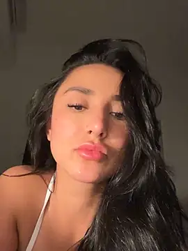 Snapshot of EvaMoet chatting on 10-11-25, 12:55 EvaMoet online show from 10-11-25, 12:55