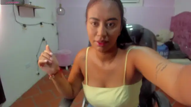 Snapshot of tracycum chatting on 02-21-25, 04:48 tracycum online show from 02-21-25, 04:48