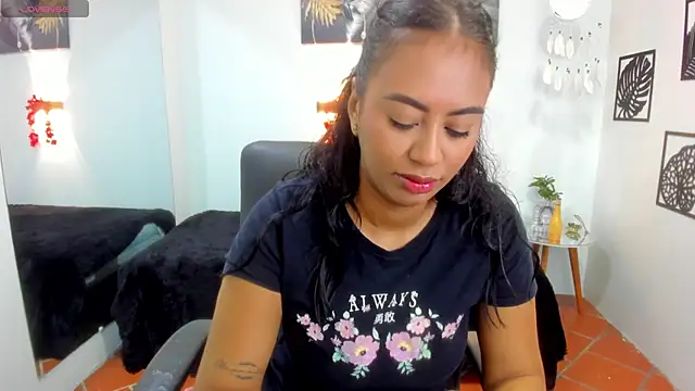 Snapshot of tracycum chatting on 02-16-25, 11:49 tracycum online show from 02-16-25, 11:49