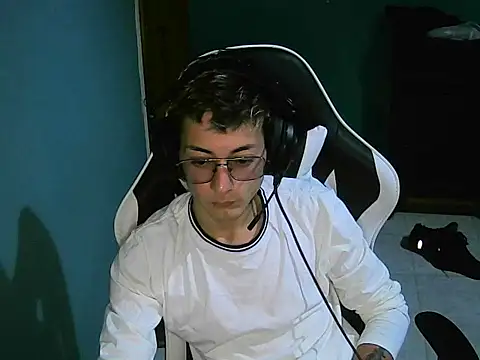 Snapshot of Jughead_16 chatting on 10-09-25, 04:13 Jughead 16 online show from 10-09-25, 04:13