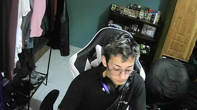 Snapshot of Jughead_16 chatting on 10-18-25, 03:08 Jughead 16 online show from 10-18-25, 03:08