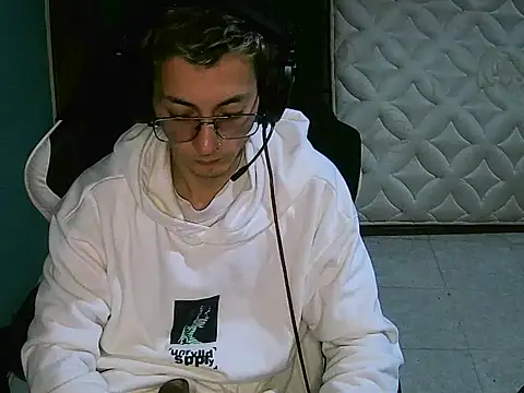 Snapshot of Jughead_16 chatting on 09-23-25, 05:36 Jughead 16 online show from 09-23-25, 05:36