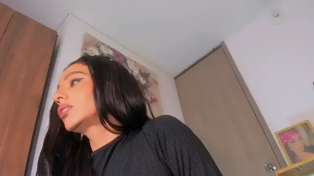 Snapshot of Ariadna-07 chatting on 12-22-24, 03:33 Ariadna-07 online show from 12-22-24, 03:33