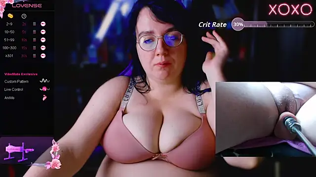 Snapshot of LeonaHarrison chatting on 10-27-25, 11:44 LeonaHarrison online show from 10-27-25, 11:44