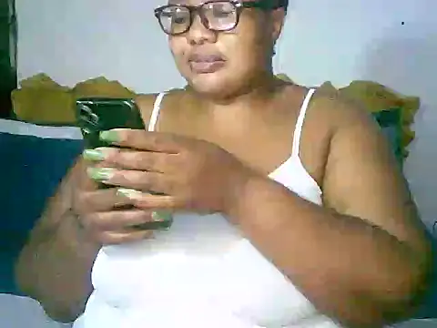 Snapshot of YELLOW_BONE chatting on 05-14-26, 06:54 YELLOW BONE online show from 05-14-26, 06:54