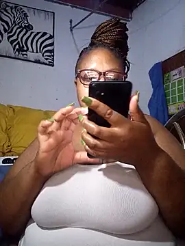 Snapshot of YELLOW_BONE chatting on 04-26-26, 09:45 YELLOW BONE online show from 04-26-26, 09:45