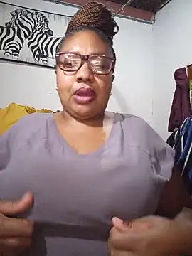 Snapshot of YELLOW_BONE chatting on 05-26-26, 08:51 YELLOW BONE online show from 05-26-26, 08:51
