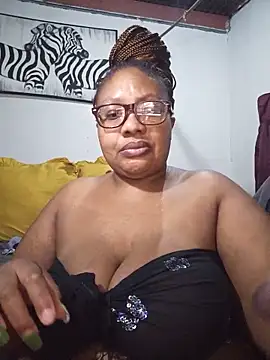 Snapshot of YELLOW_BONE chatting on 05-19-26, 09:22 YELLOW BONE online show from 05-19-26, 09:22