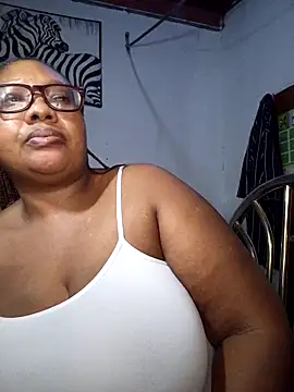 Snapshot of YELLOW_BONE chatting on 05-01-26, 08:25 YELLOW BONE online show from 05-01-26, 08:25