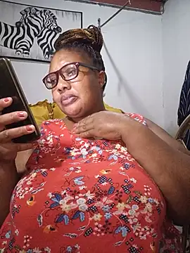 Snapshot of YELLOW_BONE chatting on 06-01-26, 08:30 YELLOW BONE online show from 06-01-26, 08:30