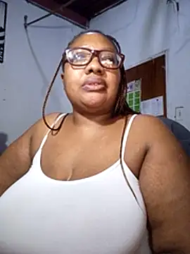 Snapshot of YELLOW_BONE chatting on 04-28-26, 08:35 YELLOW BONE online show from 04-28-26, 08:35