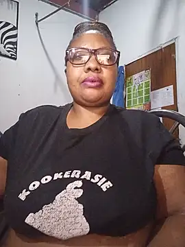 Snapshot of YELLOW_BONE chatting on 06-04-26, 09:08 YELLOW BONE online show from 06-04-26, 09:08