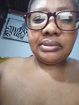 Snapshot of YELLOW_BONE chatting on 06-10-26, 08:32 YELLOW BONE online show from 06-10-26, 08:32