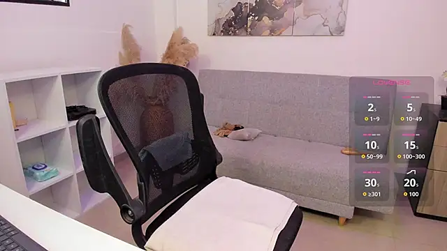 Valentina      online show from 03-30-26, 03:46