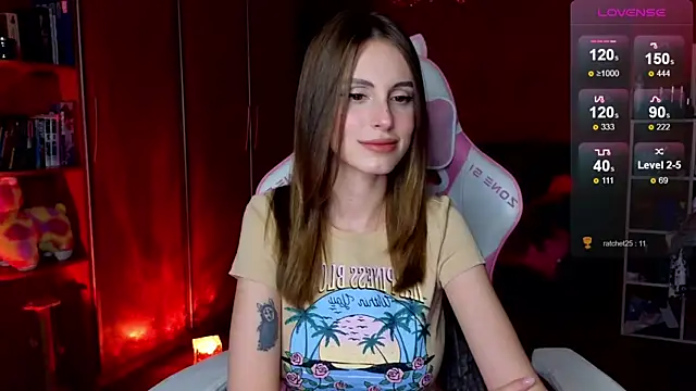 Snapshot of EdelineMaher chatting on 10-27-25, 03:13 EdelineMaher online show from 10-27-25, 03:13