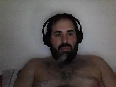Snapshot of The_Masterxxx14 chatting on 04-10-26, 02:35 The Masterxxx14 online show from 04-10-26, 02:35