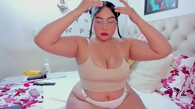 Snapshot of NayaWayne chatting on 07-25-26, 04:57 NayaWayne online show from 07-25-26, 04:57