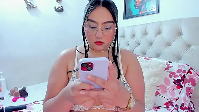 NayaWayne online show from 10-22-25, 06:40