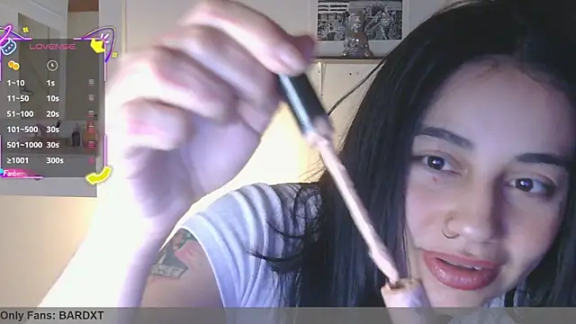 Snapshot of val_bardot chatting on 06-04-26, 02:16 val bardot online show from 06-04-26, 02:16