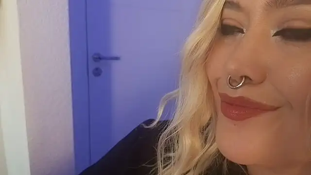 wickedxqueen online show from 10-17-25, 05:22