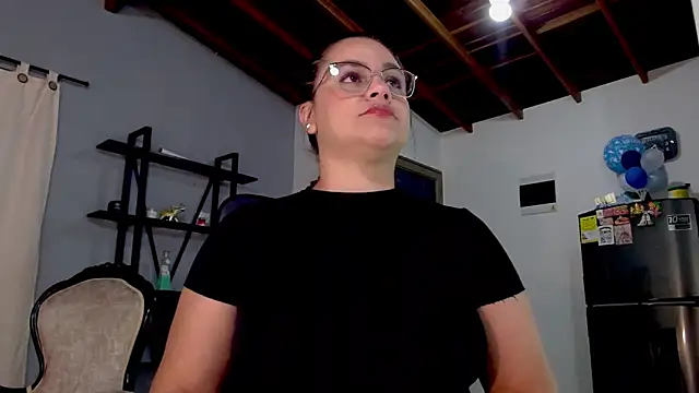 Snapshot of maela1 chatting on 10-23-25, 10:41 maela1 online show from 10-23-25, 10:41