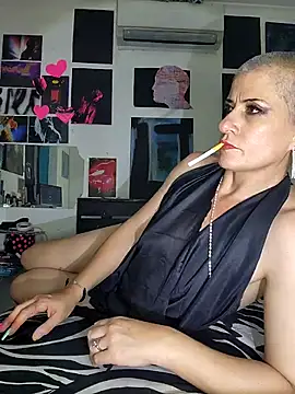 Snapshot of hellocleo40 chatting on 12-22-25, 01:50 hellocleo40 online show from 12-22-25, 01:50