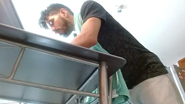 JohanyLatino online show from 02-21-25, 01:00