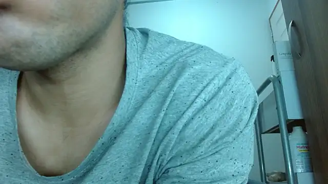 JohanyLatino online show from 06-25-26, 05:12