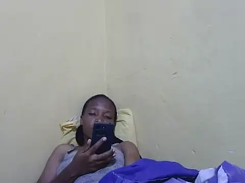 Snapshot of Smillie_prety chatting on 10-17-25, 05:55 Smillie prety online show from 10-17-25, 05:55