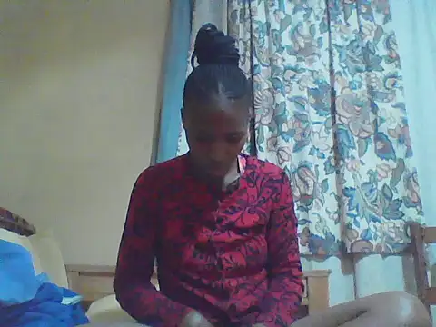 Snapshot of Smillie_prety chatting on 06-14-26, 03:41 Smillie prety online show from 06-14-26, 03:41