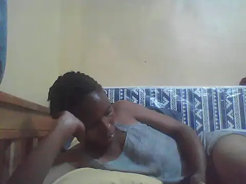 Snapshot of Smillie_prety chatting on 05-11-26, 02:40 Smillie prety online show from 05-11-26, 02:40