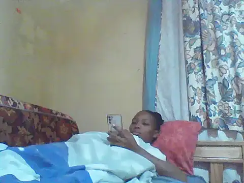 Snapshot of Smillie_prety chatting on 06-20-26, 03:33 Smillie prety online show from 06-20-26, 03:33