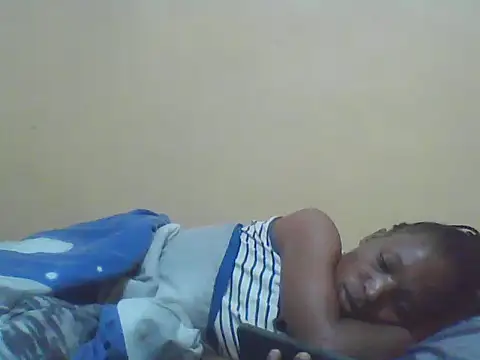 Smillie prety online show from 11-17-25, 03:43