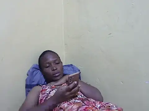 Snapshot of Smillie_prety chatting on 09-11-25, 01:44 Smillie prety online show from 09-11-25, 01:44