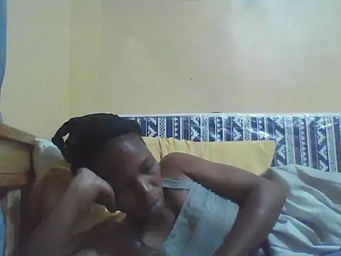 Snapshot of Smillie_prety chatting on 04-26-26, 02:42 Smillie prety online show from 04-26-26, 02:42
