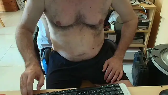 Snapshot of angelgarcia269 chatting on 02-08-26, 11:52 angelgarcia269 online show from 02-08-26, 11:52