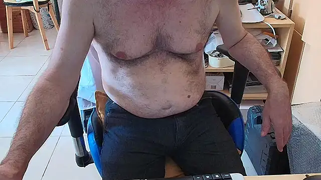 Snapshot of angelgarcia269 chatting on 02-11-26, 12:05 angelgarcia269 online show from 02-11-26, 12:05