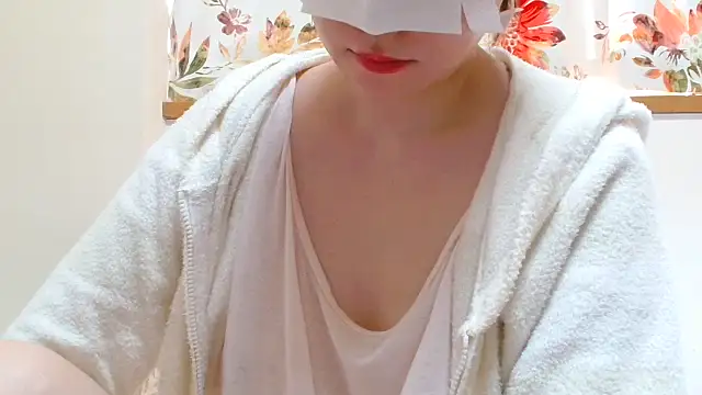 Snapshot of liliyRiSAcha-n chatting on 10-06-25, 05:52 liliyRiSAcha-n online show from 10-06-25, 05:52