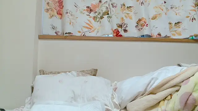 Snapshot of liliyRiSAcha-n chatting on 12-19-24, 05:51 liliyRiSAcha-n online show from 12-19-24, 05:51