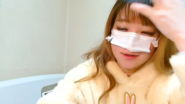 Snapshot of liliyRiSAcha-n chatting on 01-14-25, 01:49 liliyRiSAcha-n online show from 01-14-25, 01:49