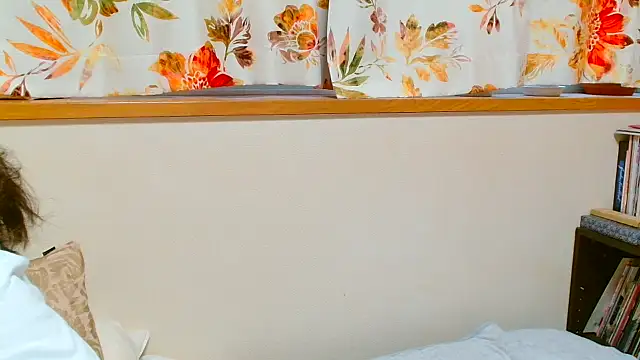 Snapshot of liliyRiSAcha-n chatting on 09-10-25, 08:02 liliyRiSAcha-n online show from 09-10-25, 08:02