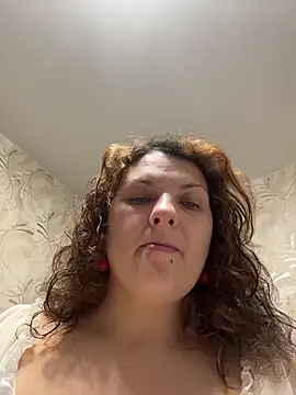 Snapshot of Taisia_W chatting on 12-18-25, 06:51 Taisia W online show from 12-18-25, 06:51