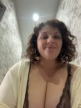 Snapshot of Taisia_W chatting on 05-09-26, 10:29 Taisia W online show from 05-09-26, 10:29