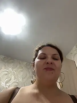 Snapshot of Taisia_W chatting on 12-17-25, 07:02 Taisia W online show from 12-17-25, 07:02