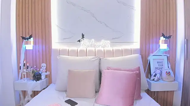 kityangelss online show from 10-25-25, 02:44