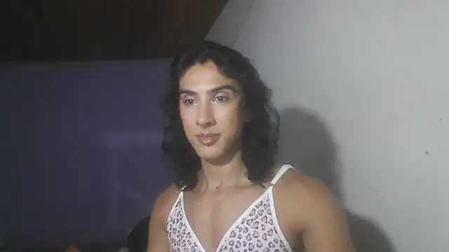 roxana collins online show from 10-22-25, 04:01