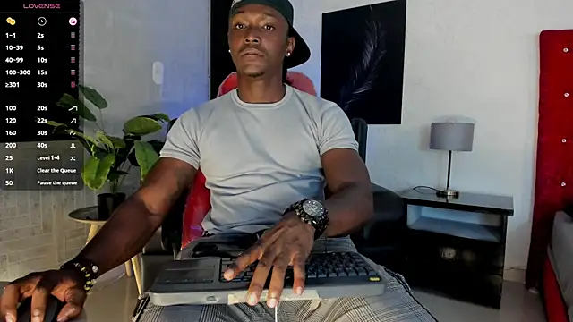 Snapshot of DannSmmith chatting on 02-21-26, 05:09 DannSmmith online show from 02-21-26, 05:09