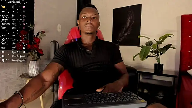 Snapshot of DannSmmith chatting on 06-11-26, 02:11 DannSmmith online show from 06-11-26, 02:11