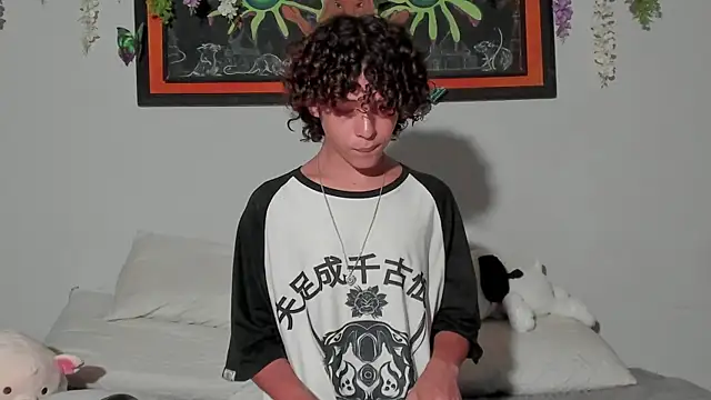 Snapshot of Cherry_boy_18 chatting on 02-12-25, 01:09 Cherry boy 18 online show from 02-12-25, 01:09