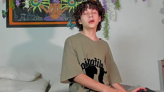 Snapshot of Cherry_boy_18 chatting on 03-12-25, 02:09 Cherry boy 18 online show from 03-12-25, 02:09